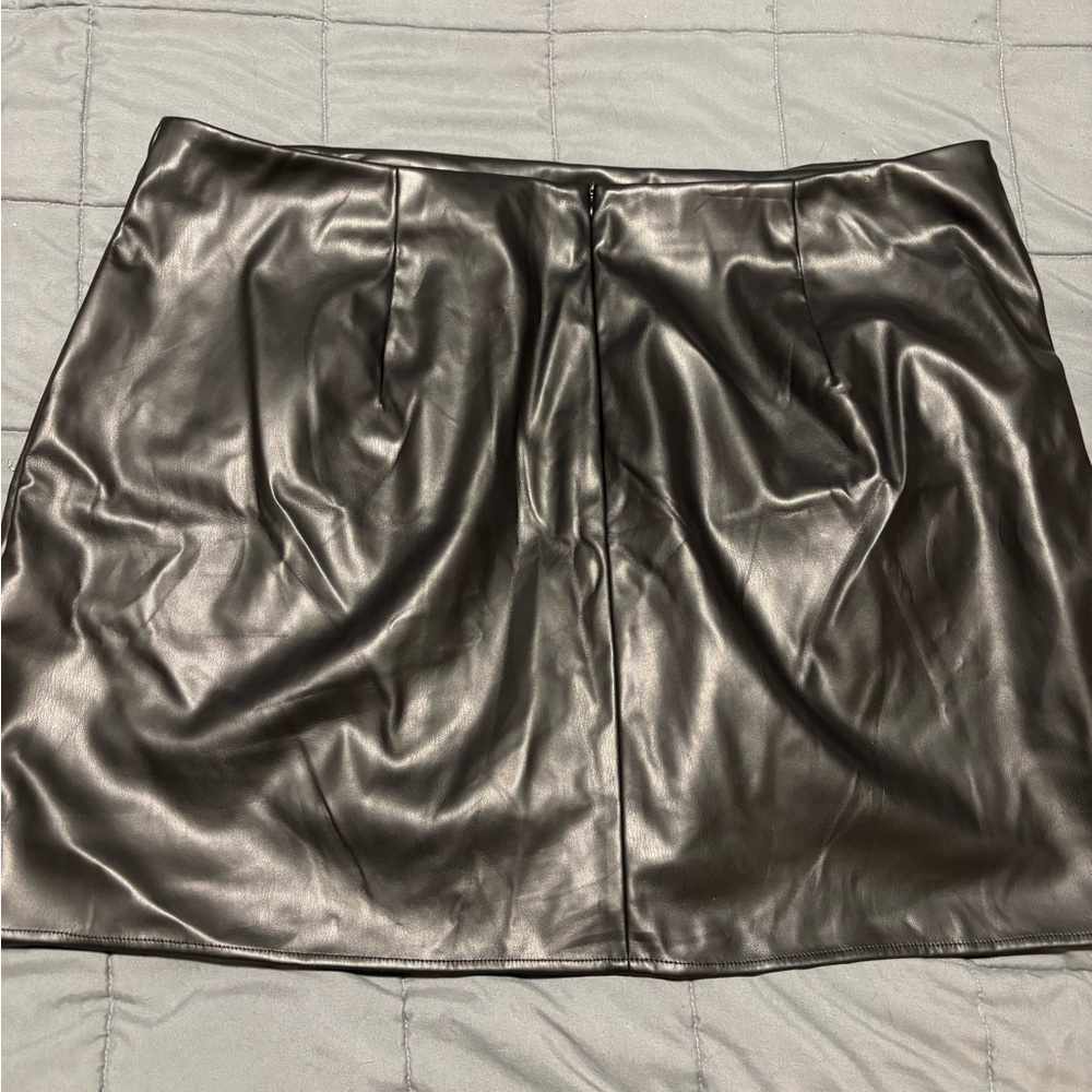 CIDER NWT Women’s Plus Black Faux Leather Mini Skirt Size 3XL - Picture 6 of 8